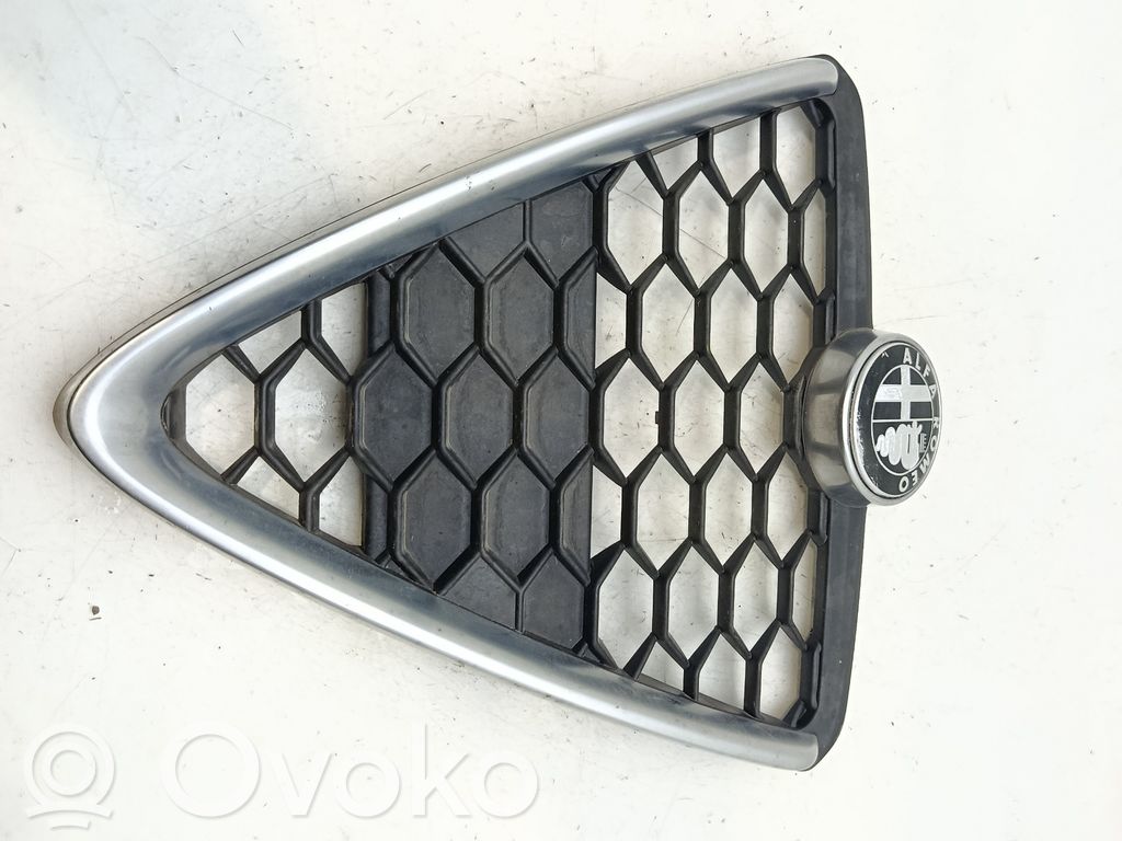 Alfa Romeo Giulietta Rejilla delantera