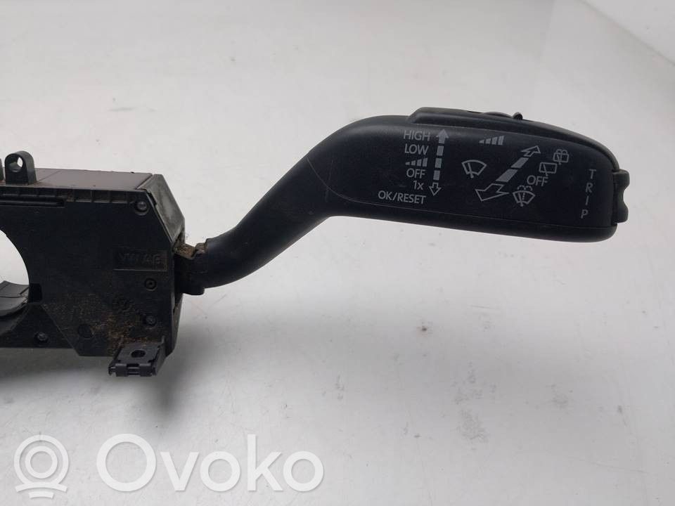 Skoda Fabia Mk2 (5J) Przełącznik / Przycisk kierownicy 