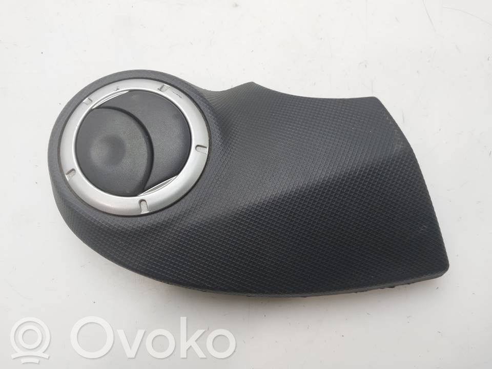 Dacia Sandero Rejilla de ventilación central del panel