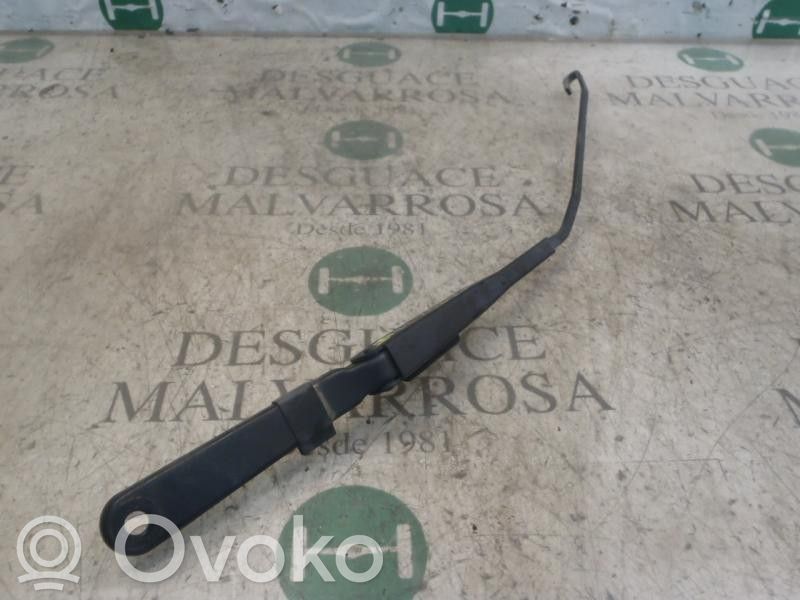 Brazo del limpiaparabrisas delantero