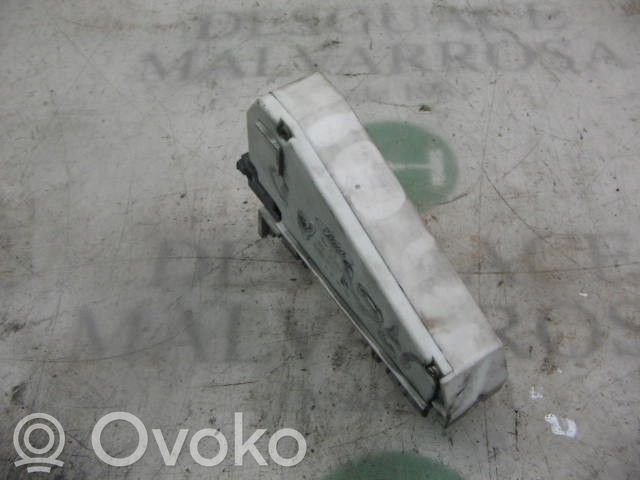 Motor del regulador de la ventanilla de la puerta delantera