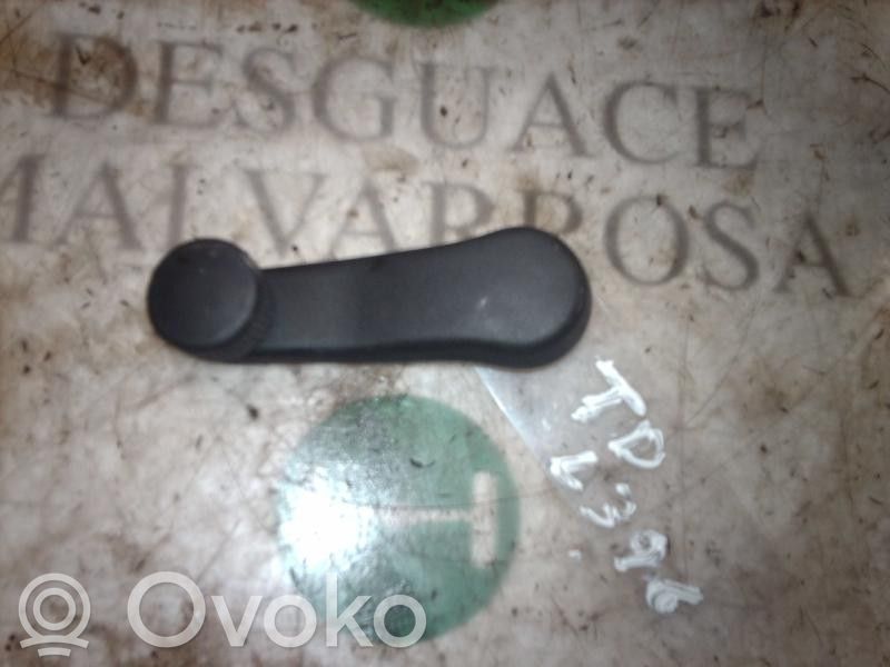 Moldura del elevalunas de la puerta trasera
