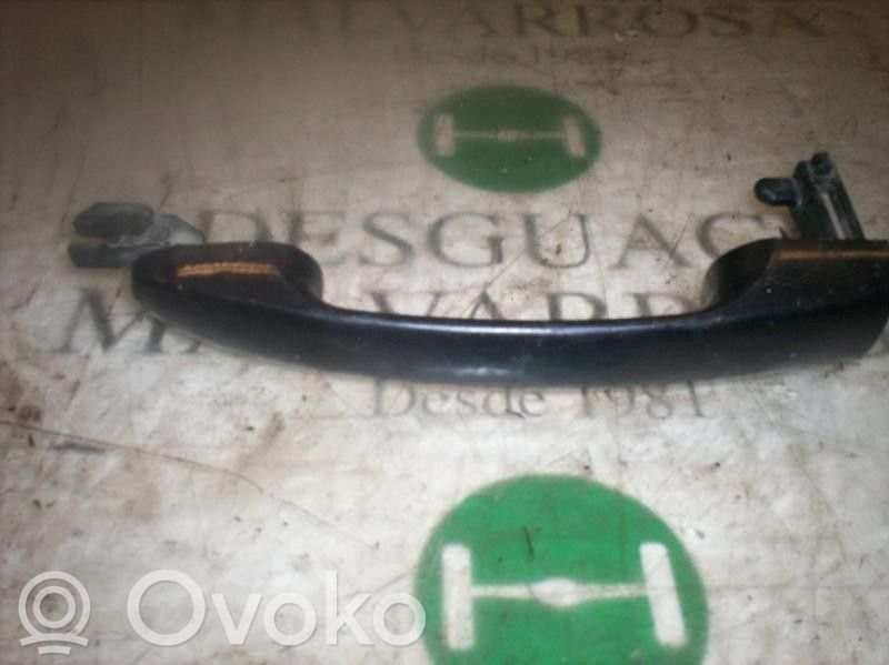 Manecilla externa puerta delantera