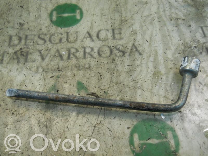 Llave de tuercas de rueda
