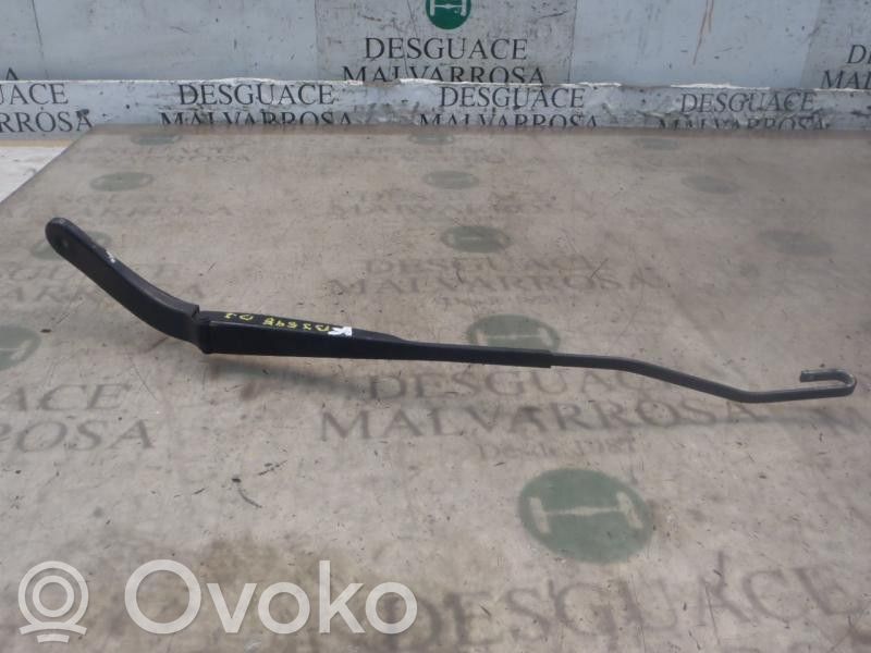 Brazo del limpiaparabrisas delantero