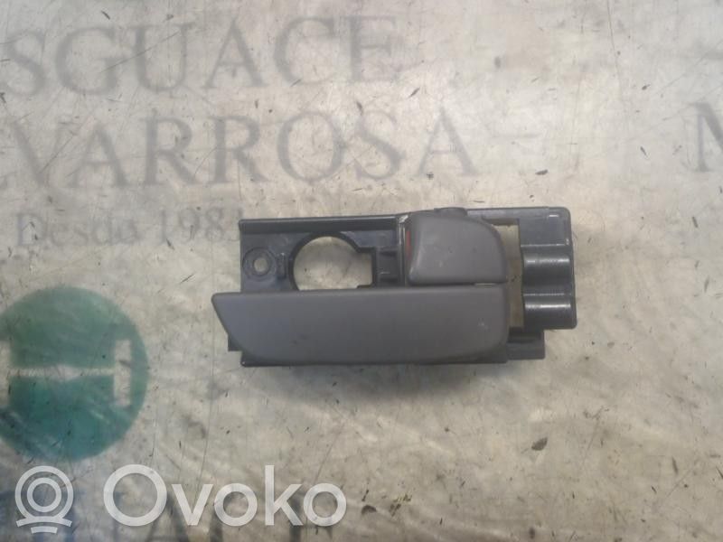 Manecilla interna puerta delantera   826201E000AR