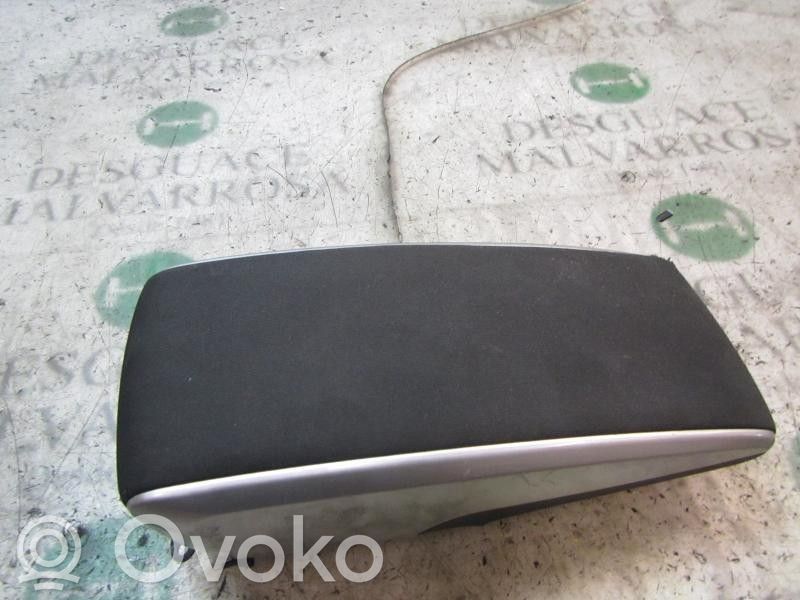 Toyota Verso Reposabrazos 