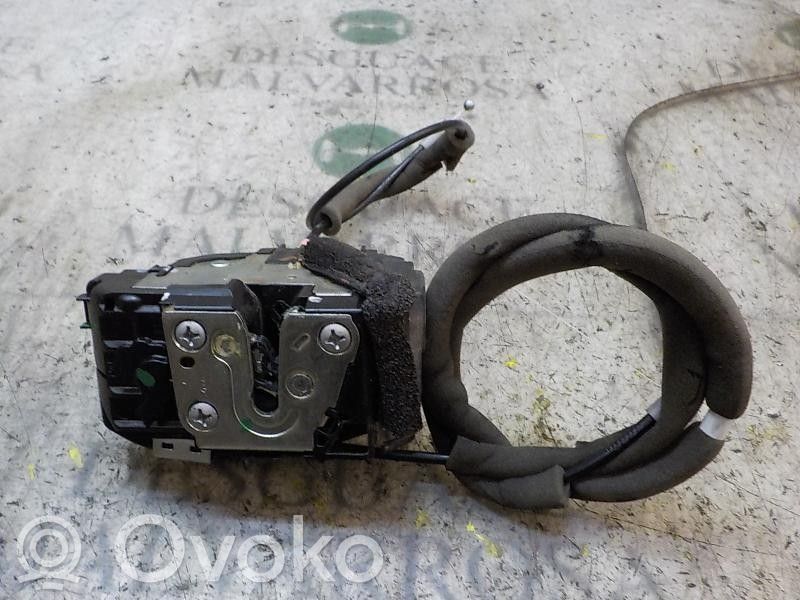 Cerradura de puerta delantera