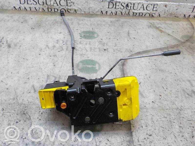 Cerradura de puerta trasera