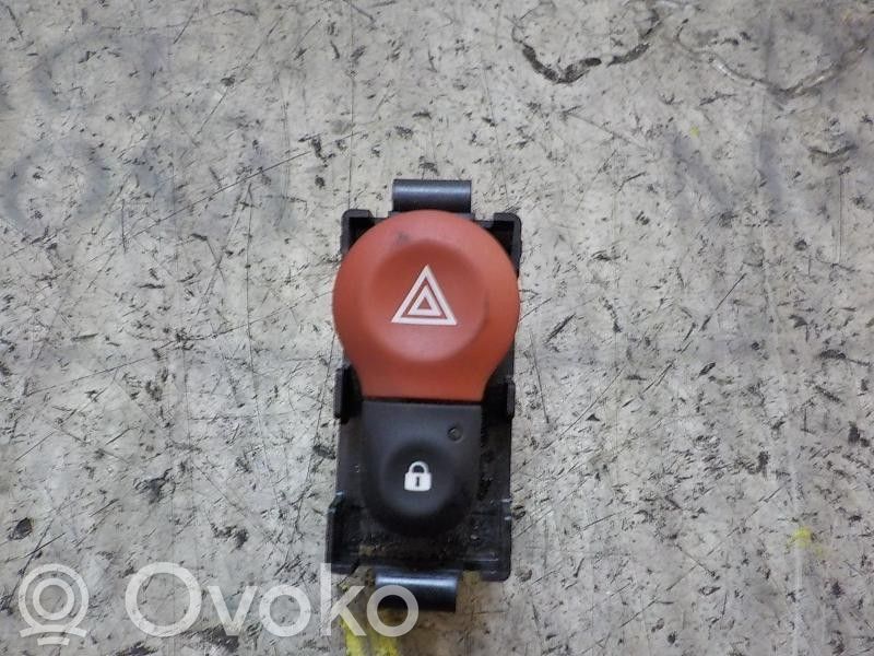 Botón interruptor de luz de peligro   252105246R