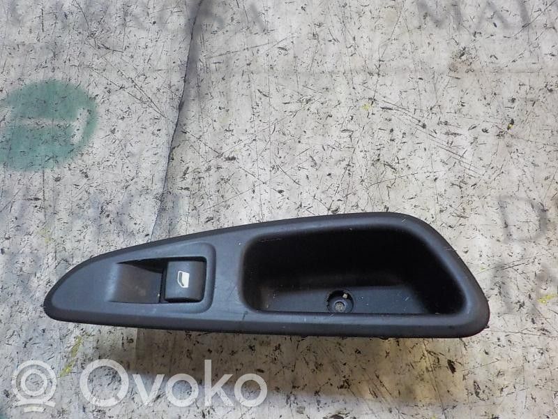 Electric window control switch   649031