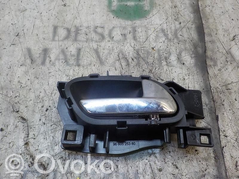 Manecilla interna puerta delantera   9144C8
