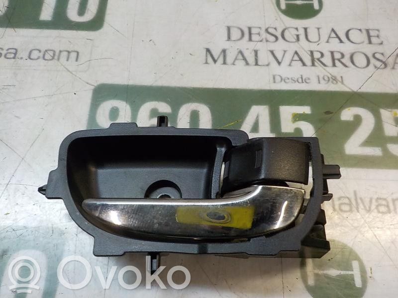 Toyota Yaris Klamka wewnętrzna drzwi tylnych 