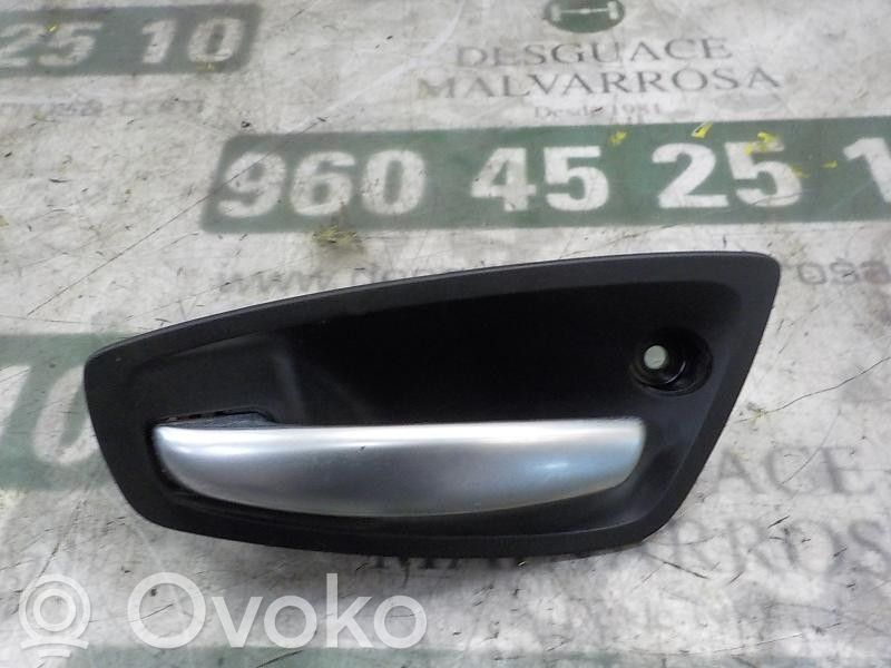Manecilla interna puerta delantera   51417145075