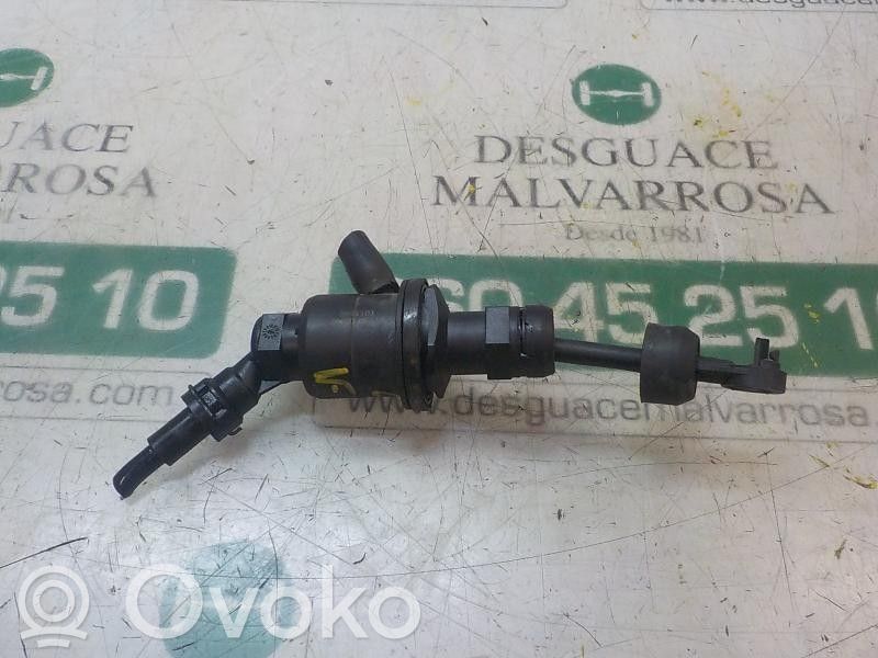 Kytkimen pääsylinteri   306101KA1A