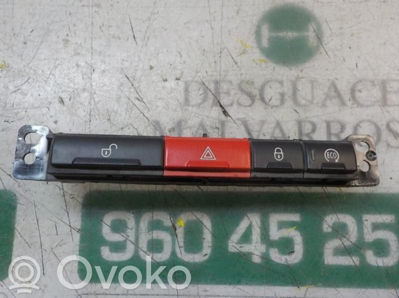 Botón interruptor de luz de peligro   LR013185,AH5213D734AA