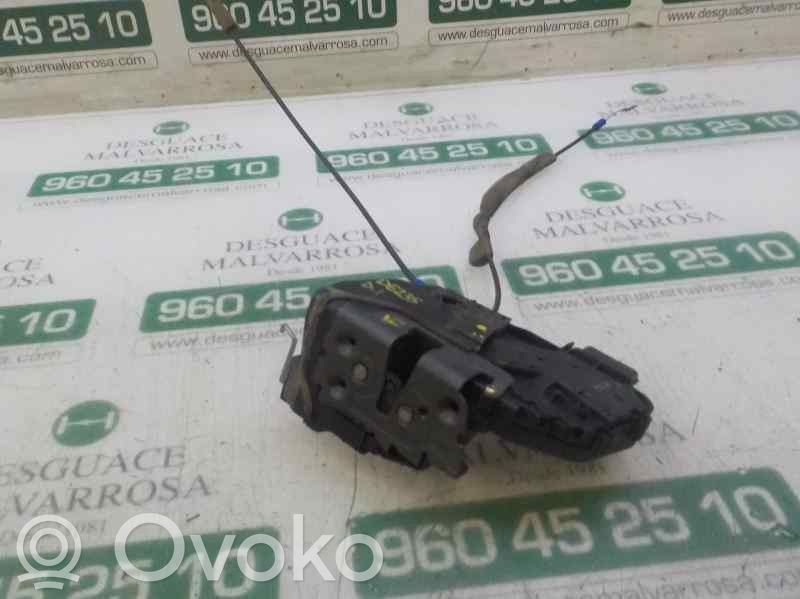 Mazda 5 Priekšpusē slēdzene 