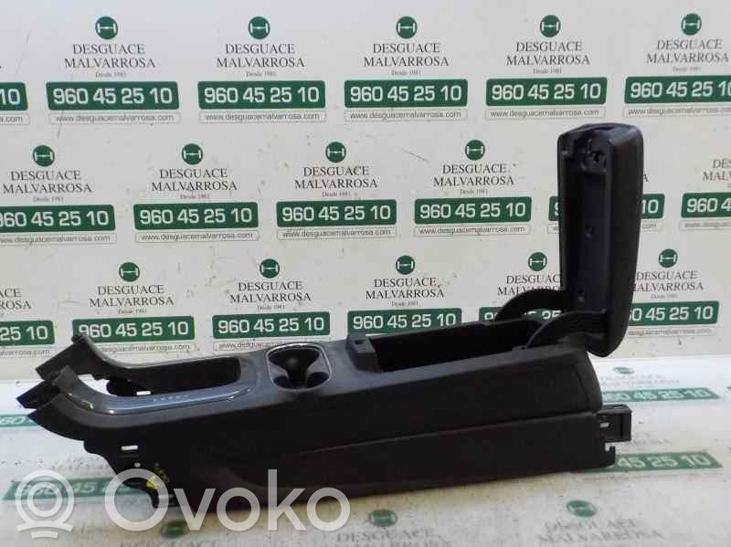 Armrest   23308838
