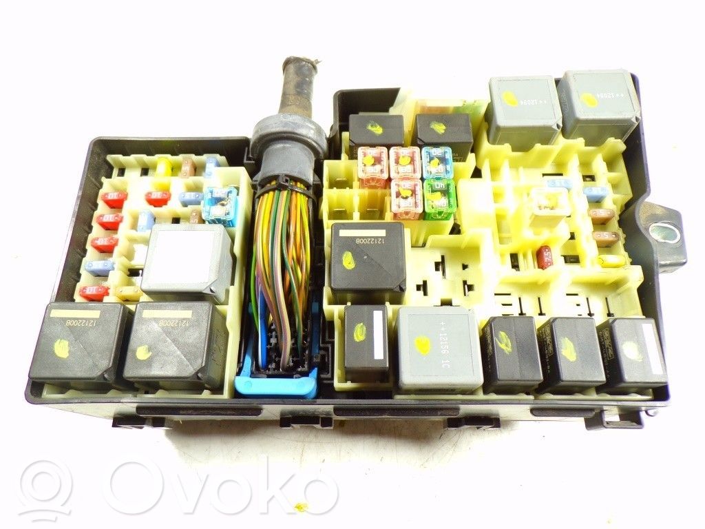 Unidad de control del BSM   1777556,AV6T14K733FEB