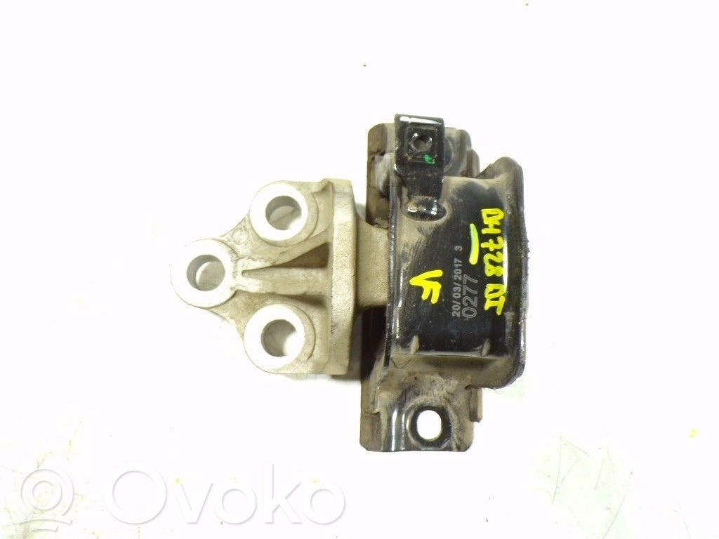 Opel Corsa E Engine mount bracket 