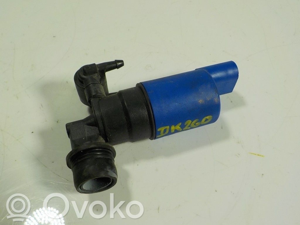 Windscreen/windshield washer pump   1686506,AV6113K082AA