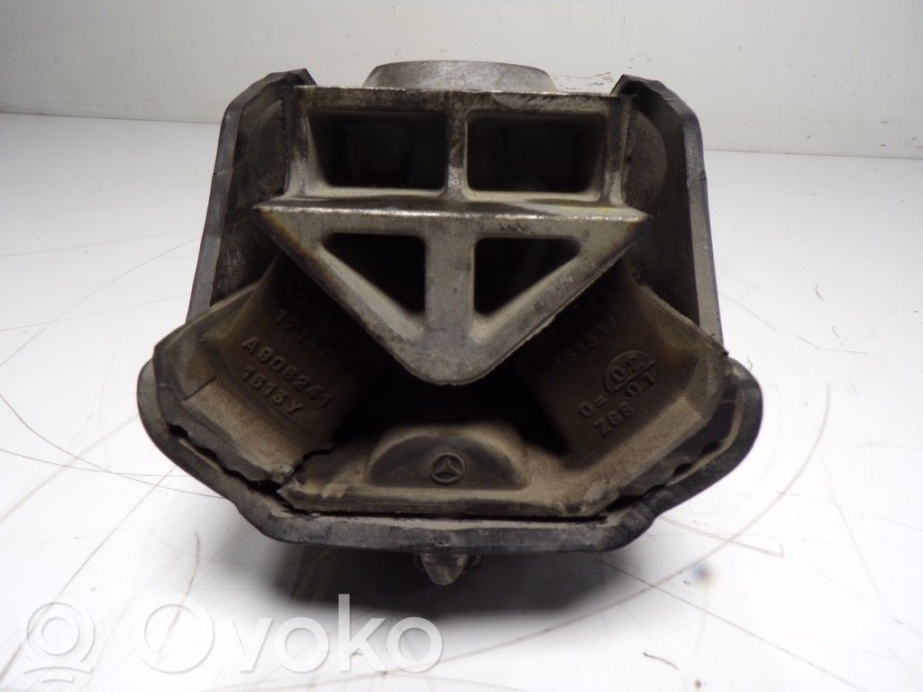 Volkswagen Crafter Engine mount bracket 