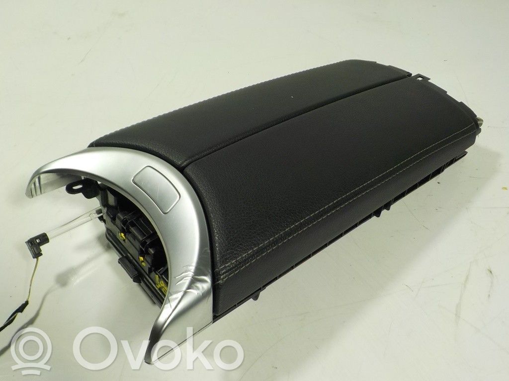 Mercedes-Benz C W205 Podłokietnik tunelu środkowego 
