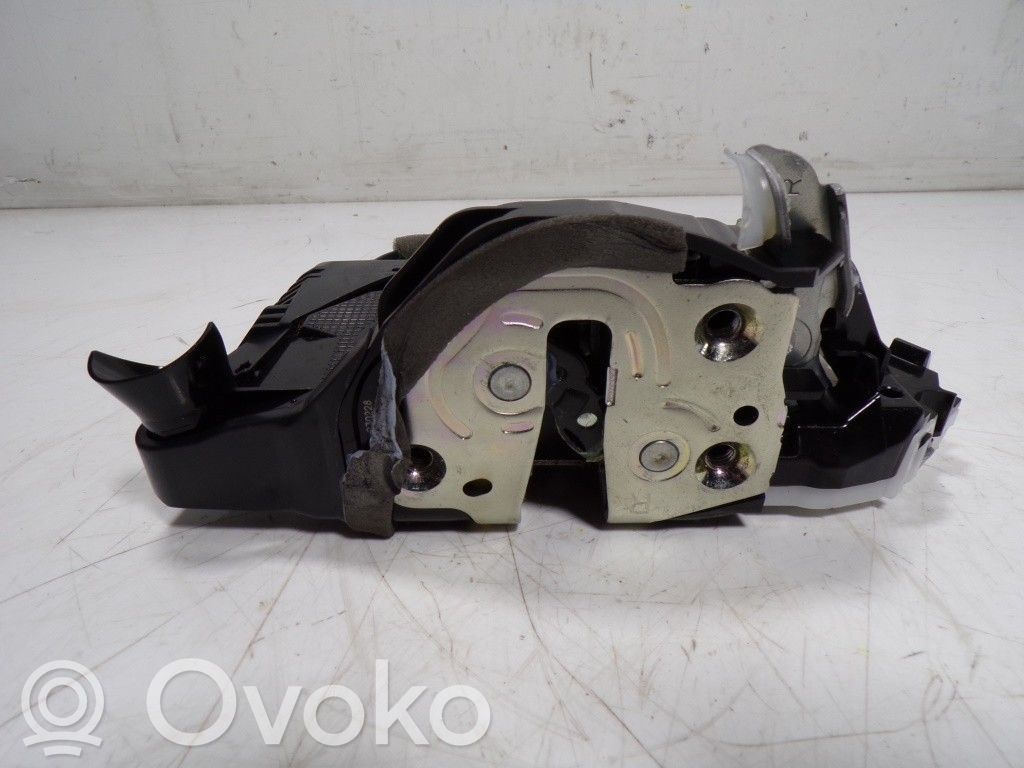 Toyota Yaris Zamek drzwi przednich 