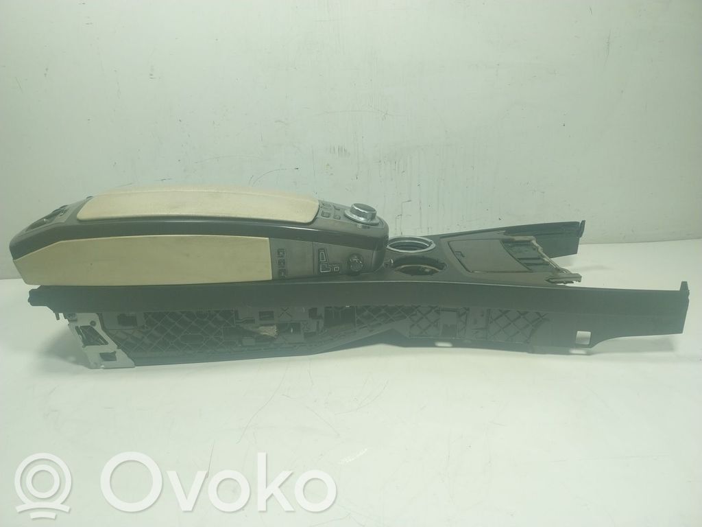 Подлокотник   51167018146