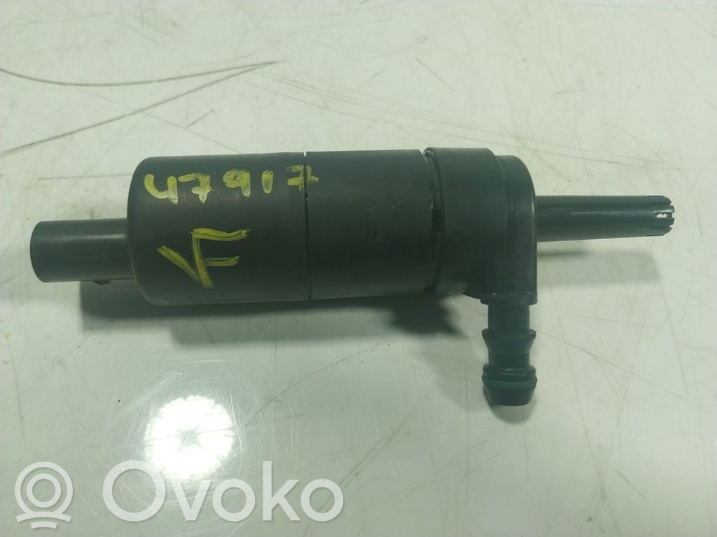 Windscreen/windshield washer pump   3B7955681,3B7955681
