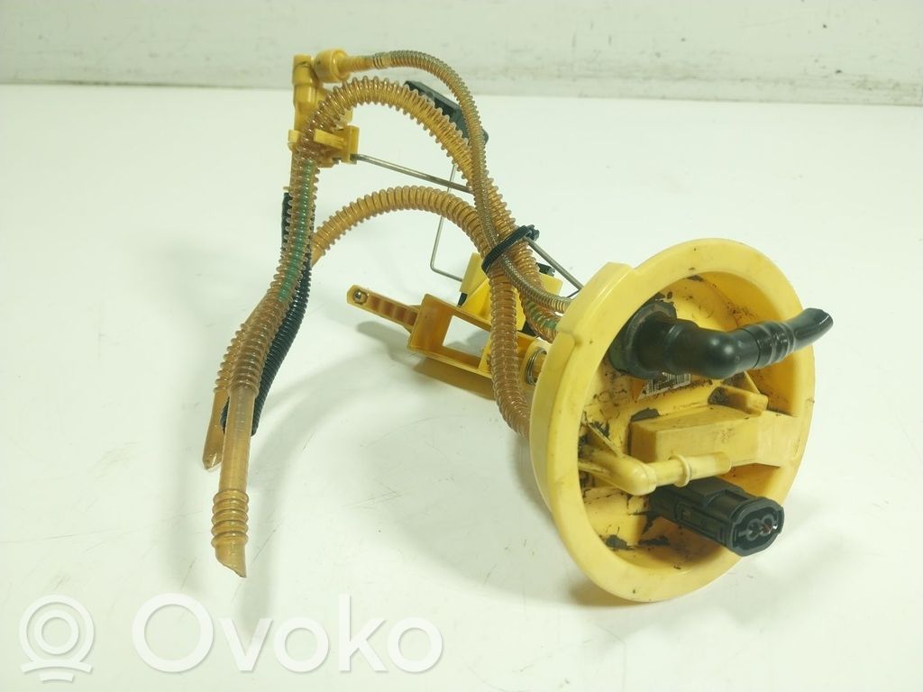 Bomba interna de combustible   16117190947