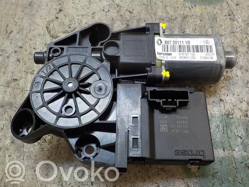 Regulador de ventanilla eléctrico de puerta delantera   807301111R,807301111R