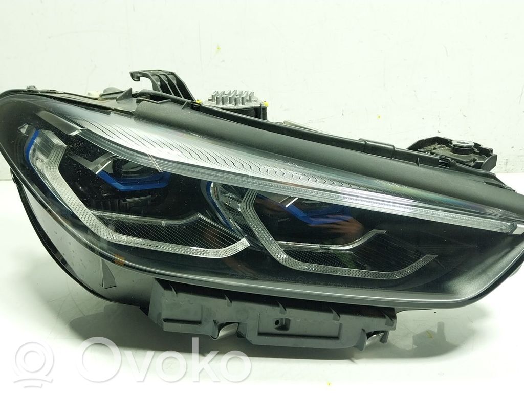 BMW 8 G15 Scheinwerfer 