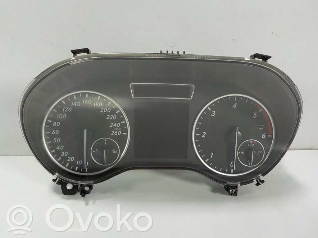 Mercedes-Benz A W176 Licznik / Prędkościomierz 