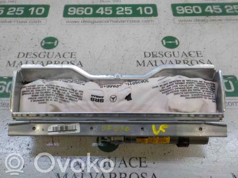 Mercedes-Benz C W204 Airbag lateral