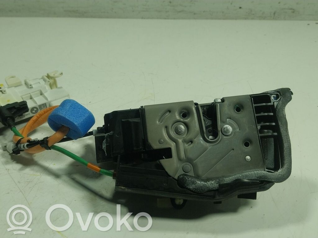 BMW 5 G30 G31 G38 Zamek drzwi tylnych 
