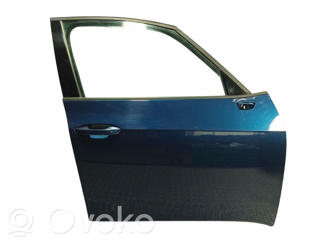 Puerta delantera   10A831056N