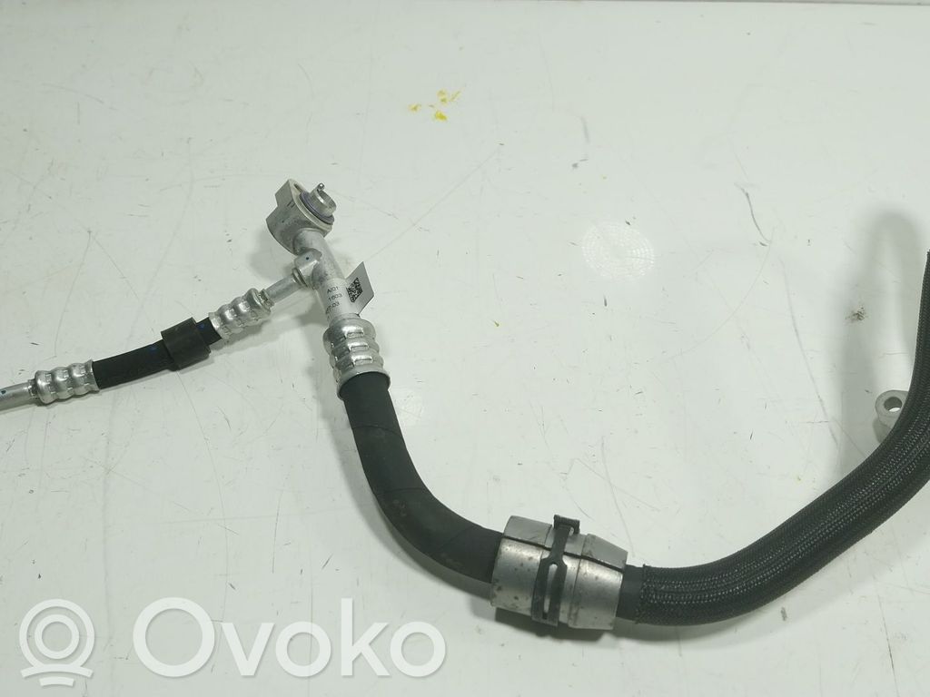 BMW XM Ilmastointilaitteen putki (A/C) 