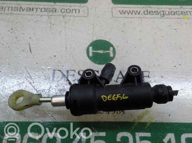 Główny cylinder sprzęgła   21526773670