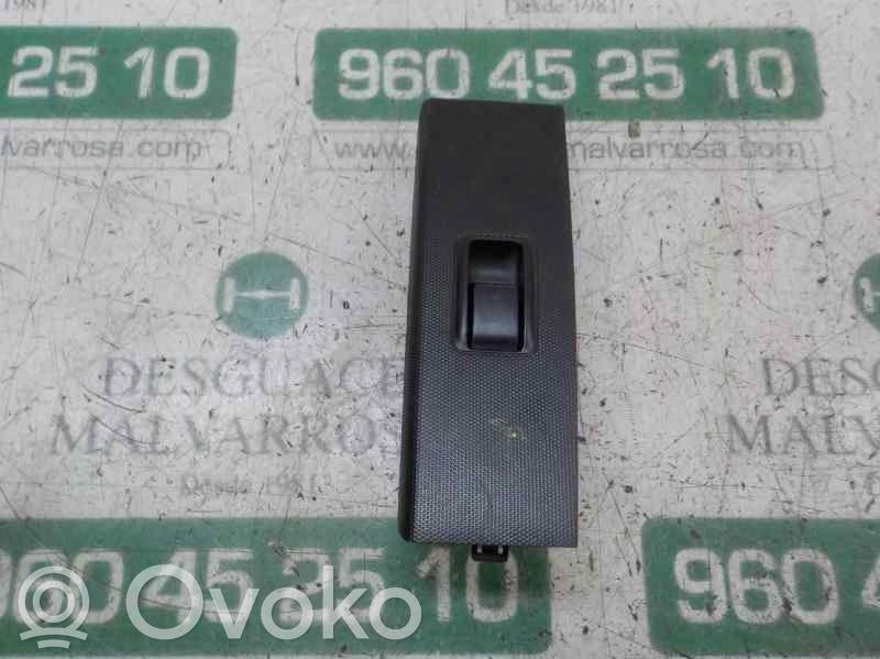Interrupteur commade lève-vitre   848100F010