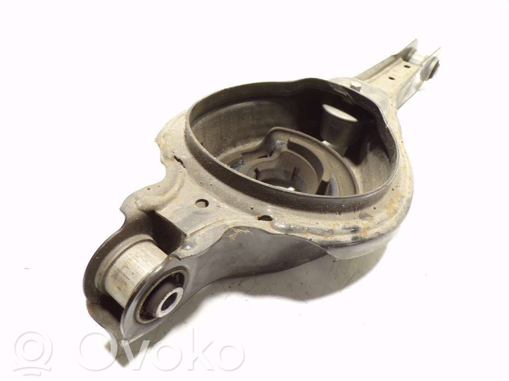 Brazo de suspensión trasero   2271246