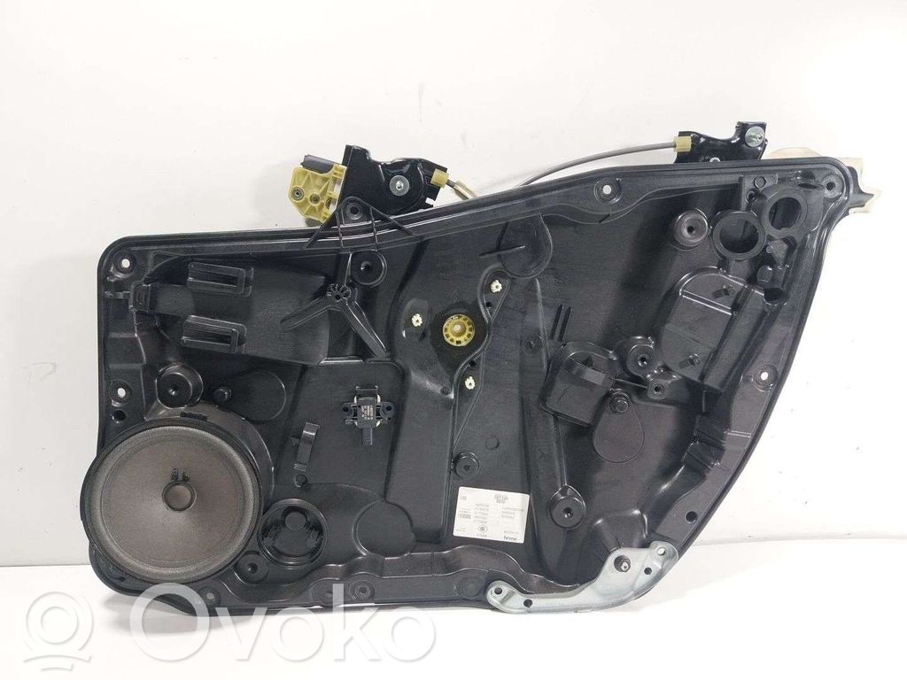 Mercedes-Benz CLA C117 X117 W117 Manualny podnośnik szyby drzwi przednich