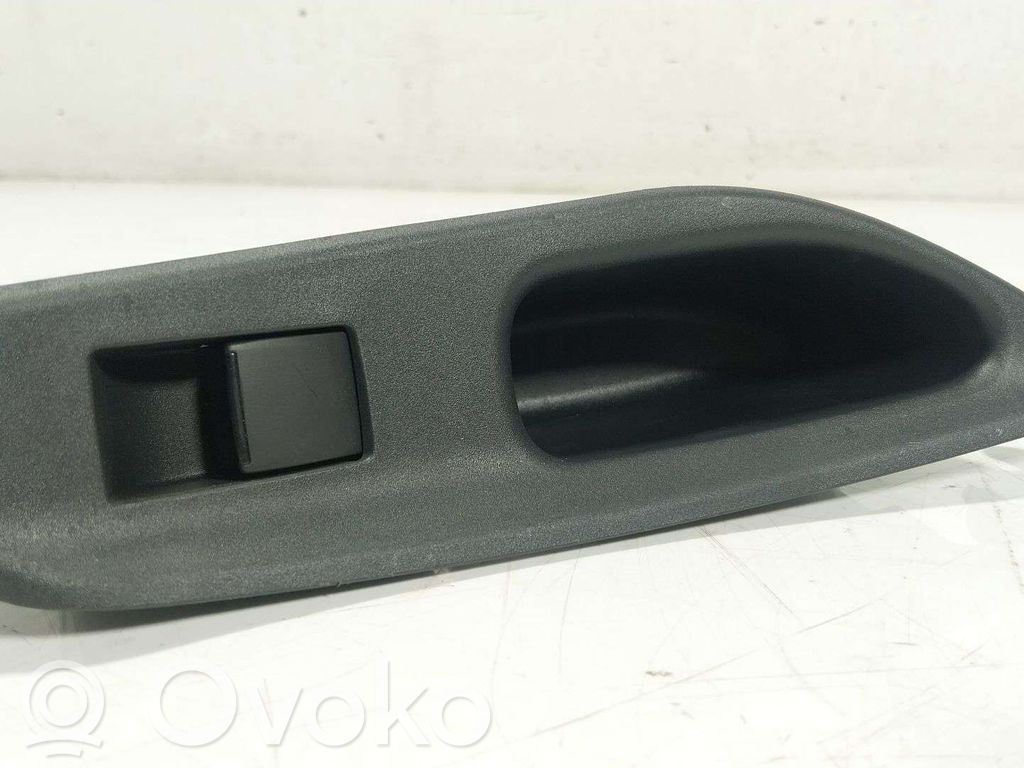 Toyota Yaris XP210 Interrupteur commade lève-vitre