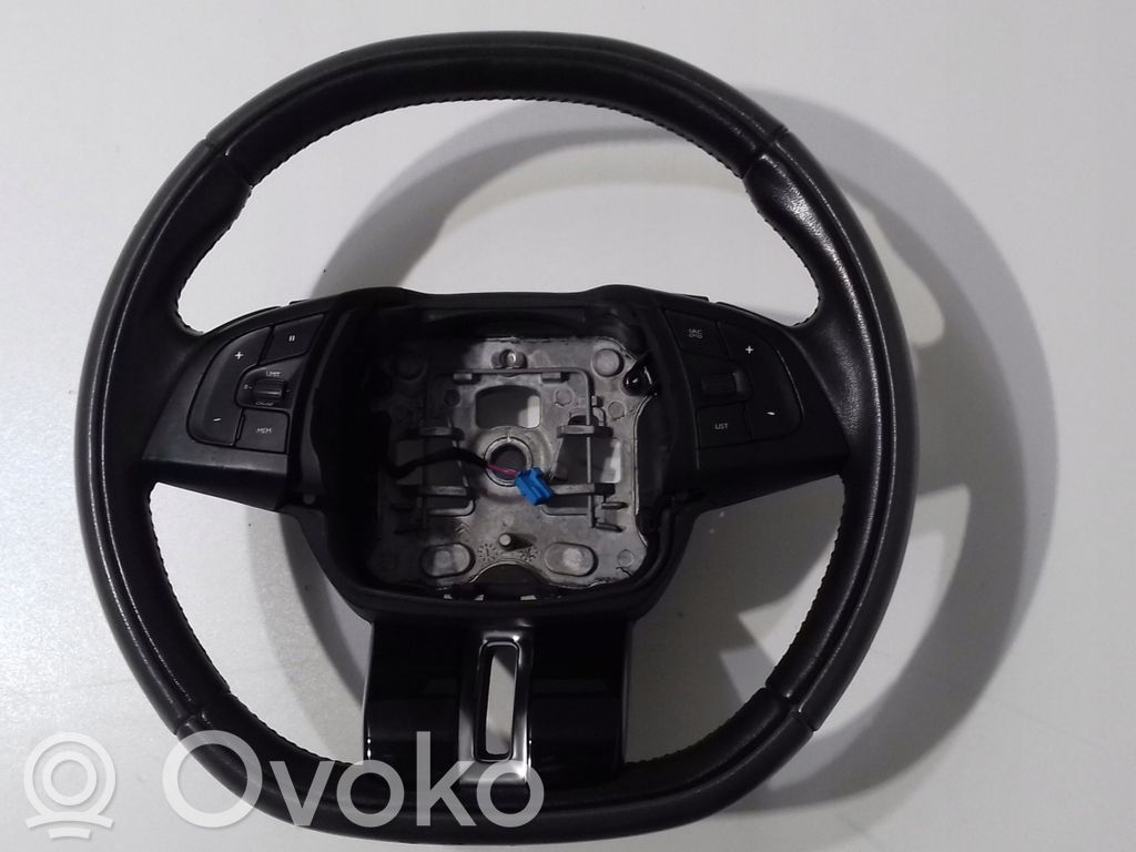 Volant   34138520