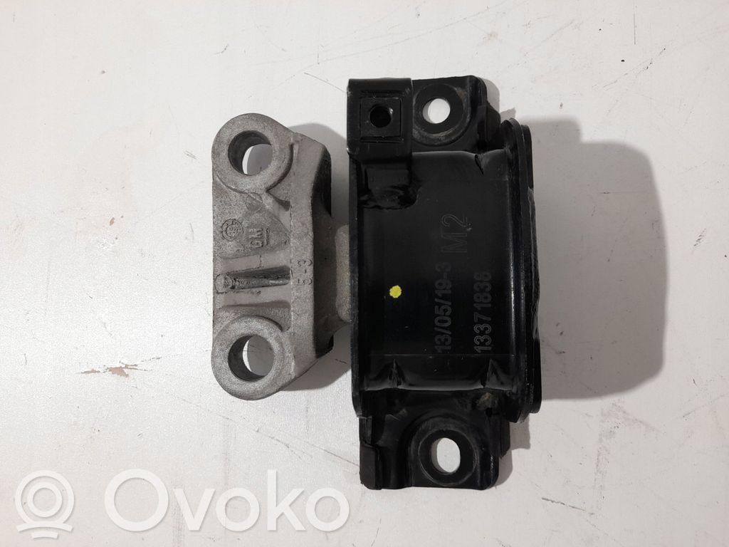 Opel Corsa D Variklio pagalvė 