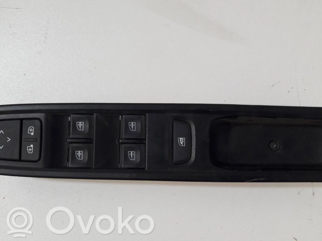 Dacia Sandero III Electric window control switch 
