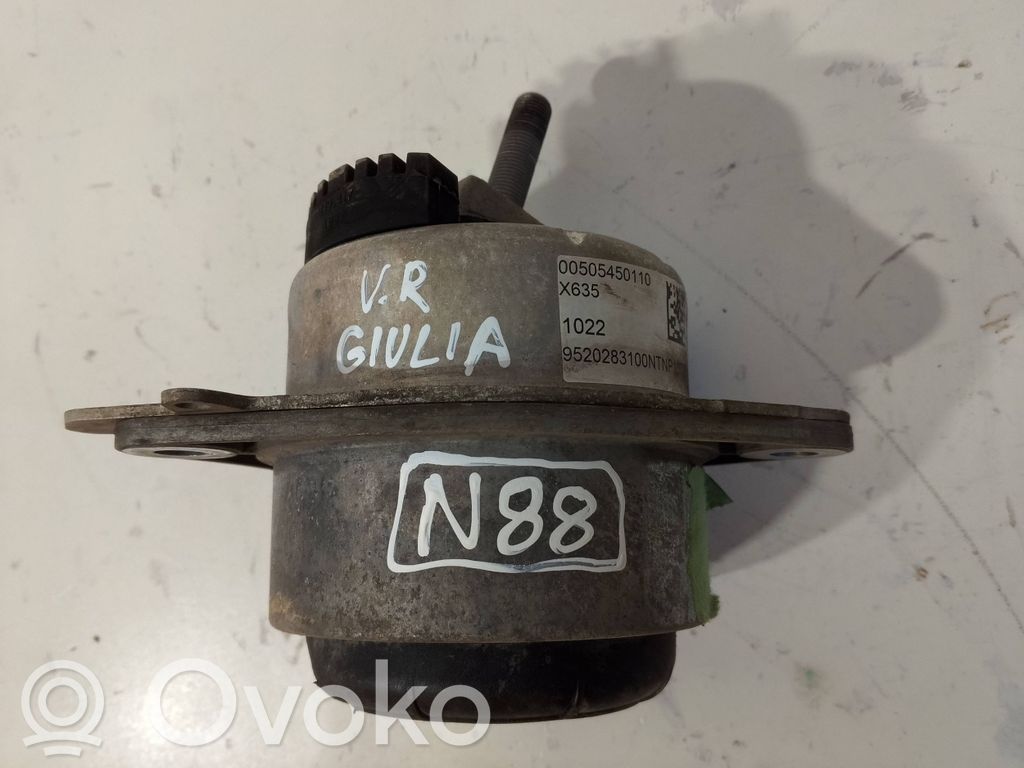 Alfa Romeo Giulia Engine mount bracket 