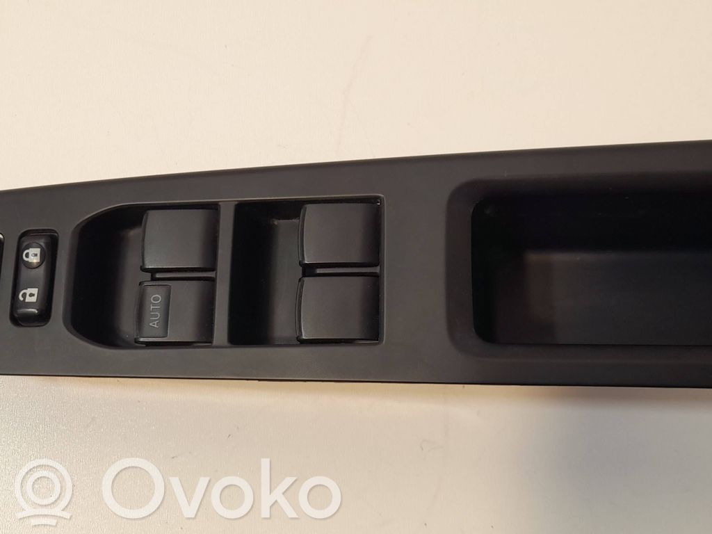 Toyota Yaris Elektrisko logu slēdzis 