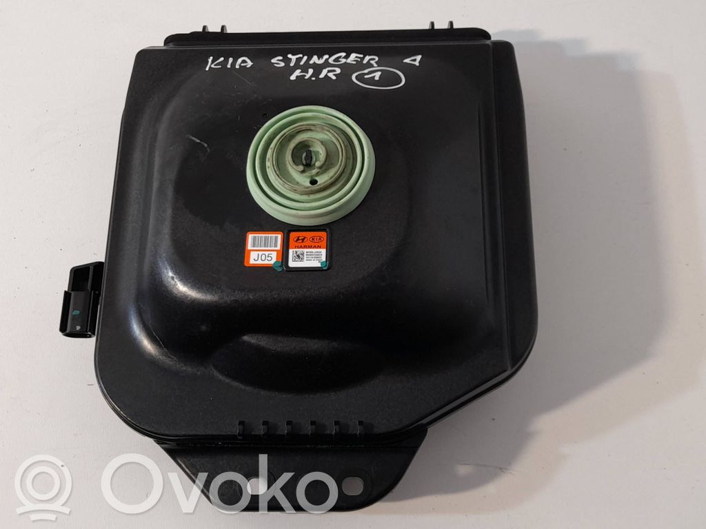 KIA Stinger Subwoofer 