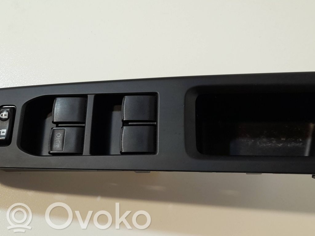 Toyota Yaris Elektrisko logu slēdzis 